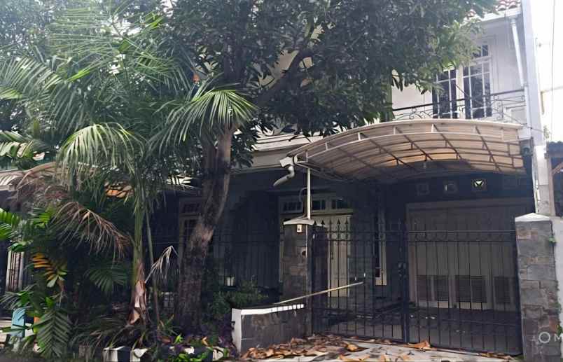 disewakan rumah 2 lantai lokasi di rungkut asri