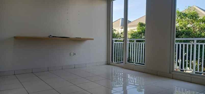 disewakan rumah bagus di acacia summarecon bekasi