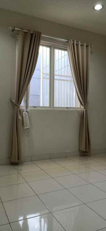 disewakan rumah bagus di acacia summarecon bekasi