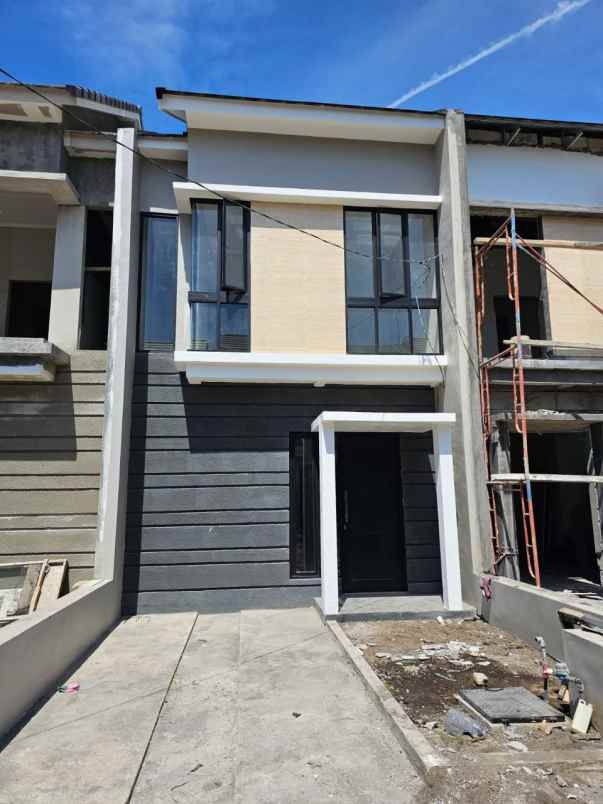 disewakan rumah grand alana regency