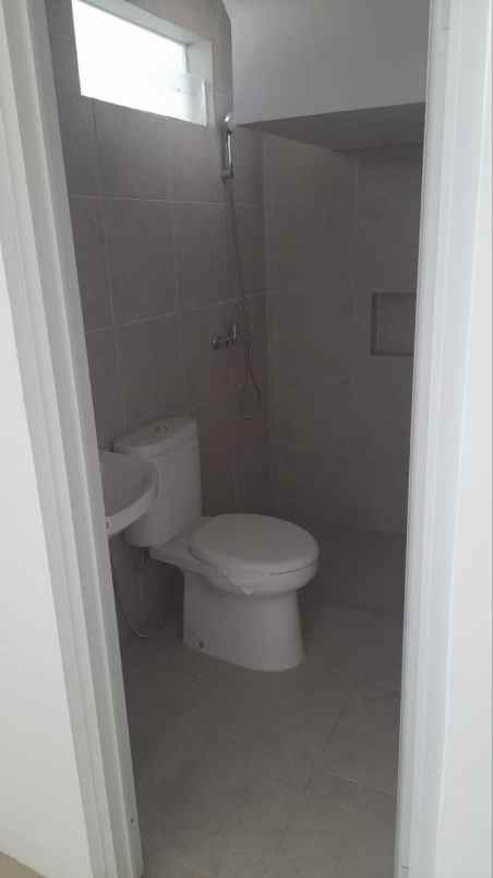 disewakan rumah regency one babatan pantai