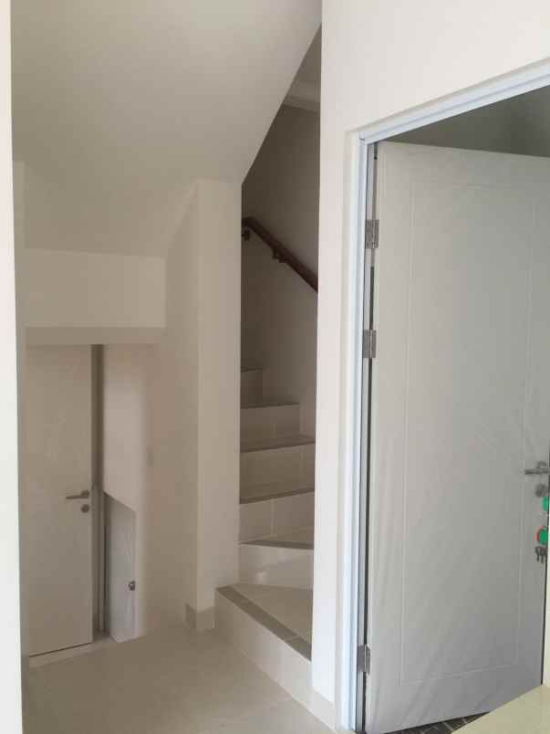 jual rumah amarillo village paramount serpong