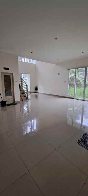 luas 290 meter rumah mewah di sentul city siap huni