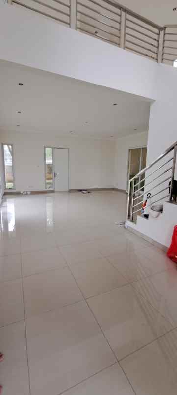 luas 290 meter rumah mewah di sentul city siap huni