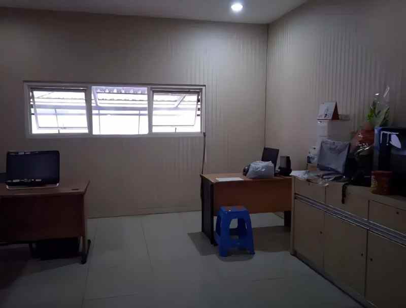 ruko 2 lantai strategis raya kolonel sugiono malang