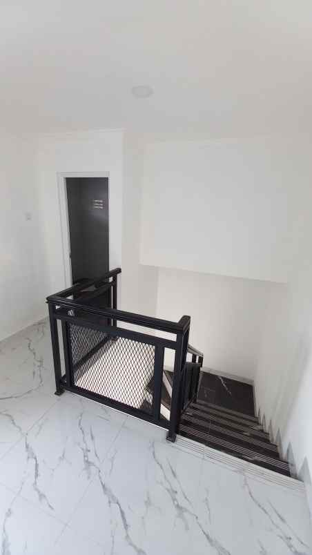 rumah 2 3 lantai jakarta selatan harga 1 3 milyaran