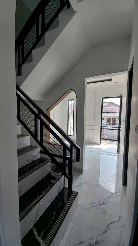 rumah 2 3 lantai jakarta selatan harga 1 3 milyaran