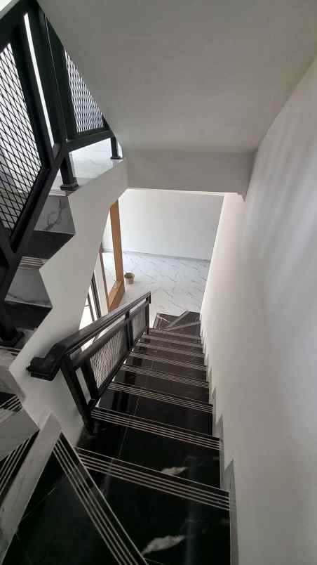 rumah 2 3 lantai jakarta selatan harga 1 3 milyaran