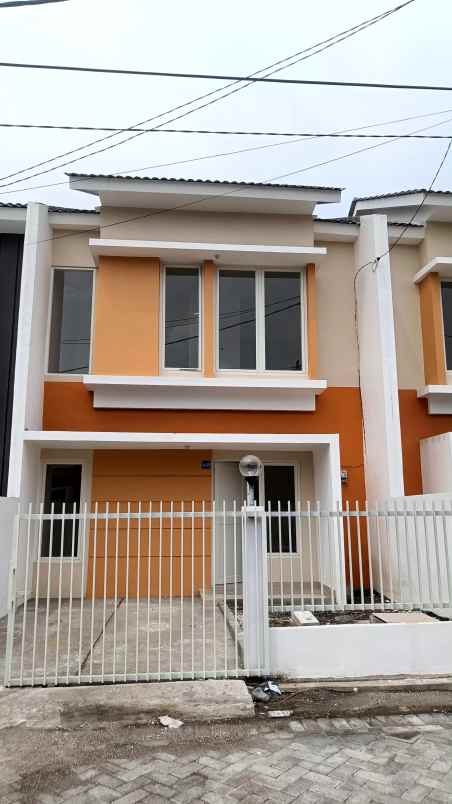 Rumah 2 Lantai Dekat Surabaya Di Green Mansion Juanda