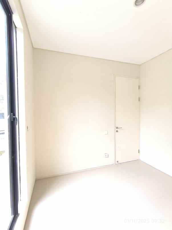 rumah 2 lantai northwest lake citraland surabaya barat