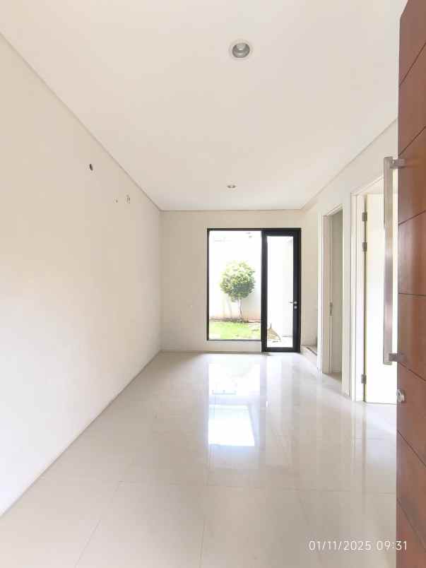 rumah 2 lantai northwest lake citraland surabaya barat