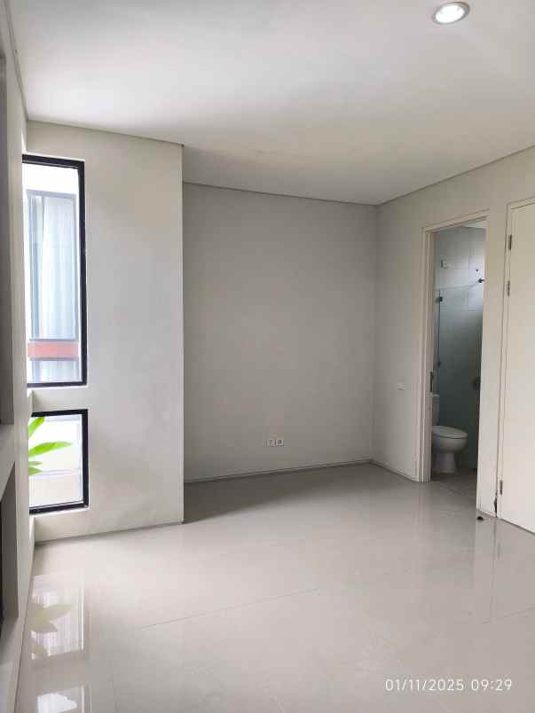 rumah 2 lantai northwest lake citraland surabaya barat