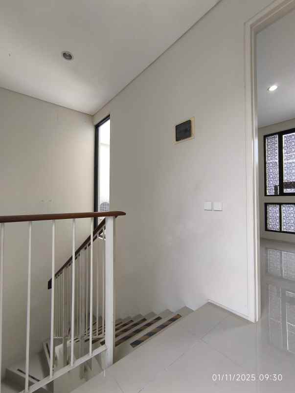 rumah 2 lantai northwest lake citraland surabaya barat