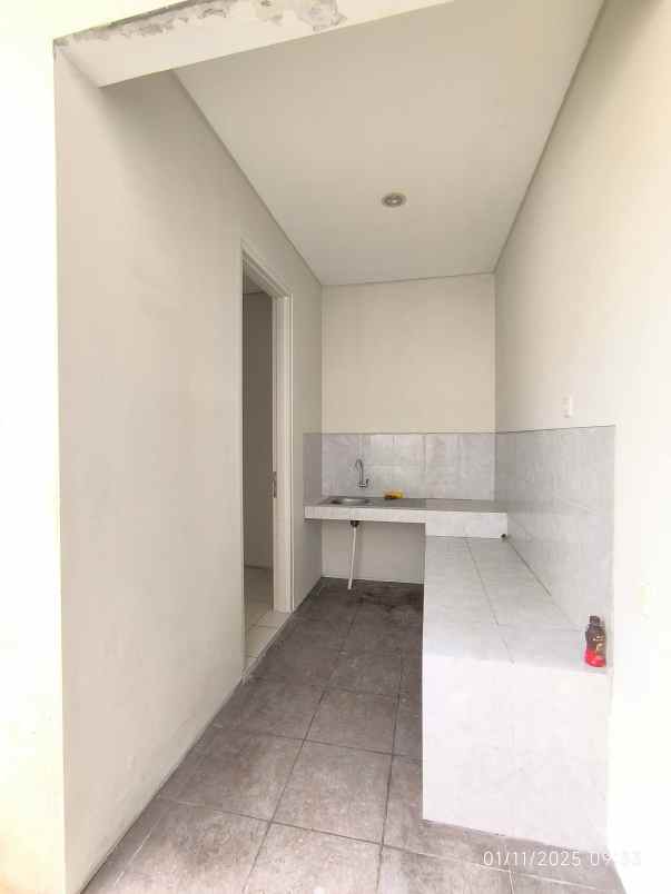 rumah 2 lantai northwest lake citraland surabaya barat