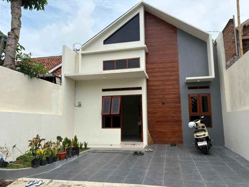 rumah bangunan baru siap huni karanganyar kota
