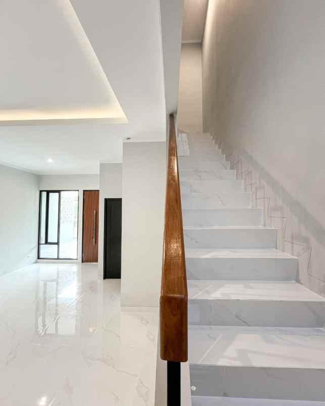 rumah baru 2 lantai siap huni dalam cluster graha raya