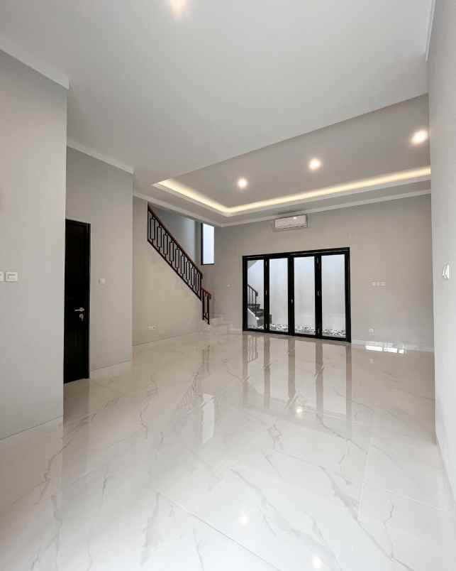 rumah baru 2 lantai siap huni dalam cluster graha raya