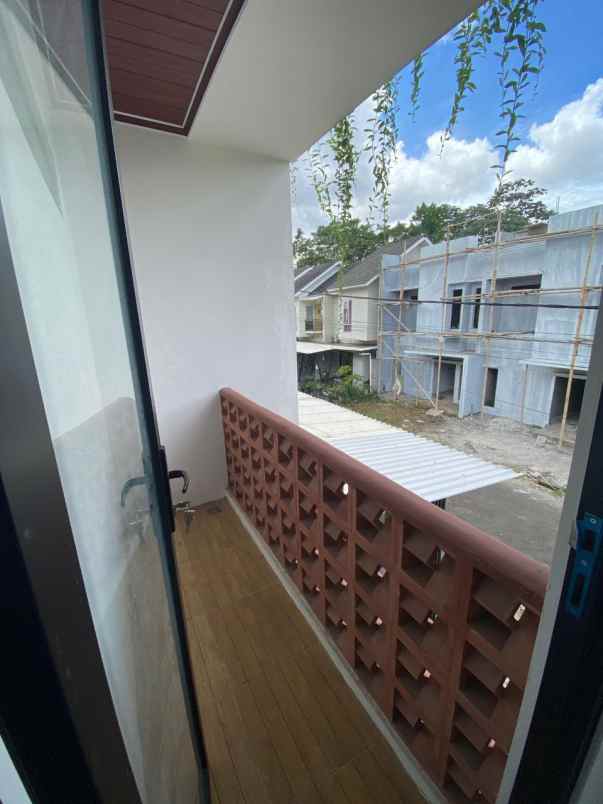 rumah baru 2 lt dekat tol kukusan di beji depok