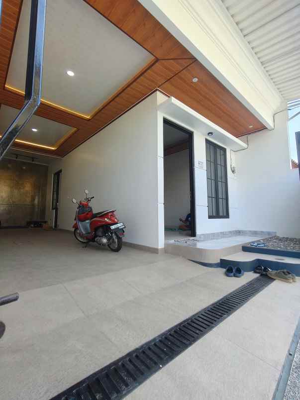 rumah baru siap huni 2 lantai di cipayung jaktim