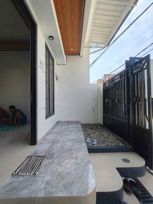 rumah baru siap huni 2 lantai di cipayung jaktim