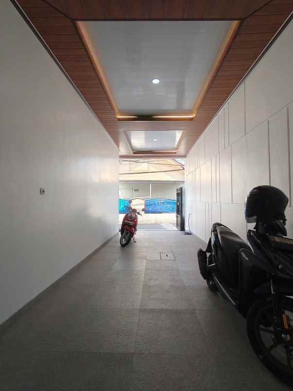 rumah baru siap huni 2 lantai di cipayung jaktim