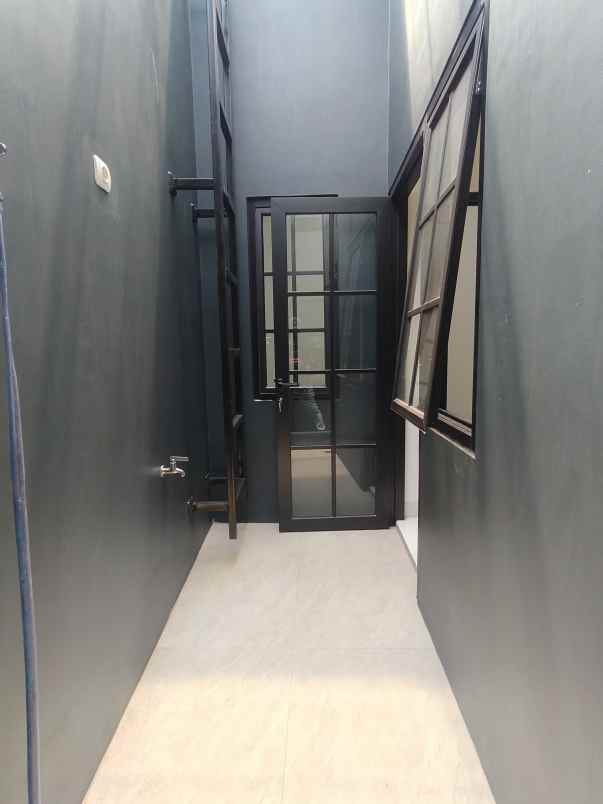 rumah baru siap huni 2 lantai di cipayung jaktim