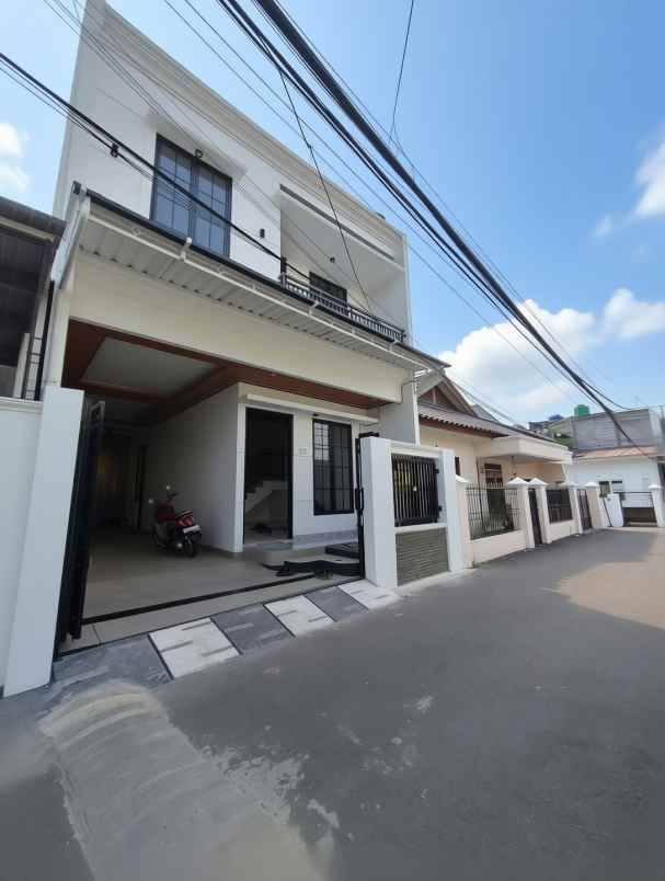 rumah baru siap huni 2 lantai di cipayung jaktim