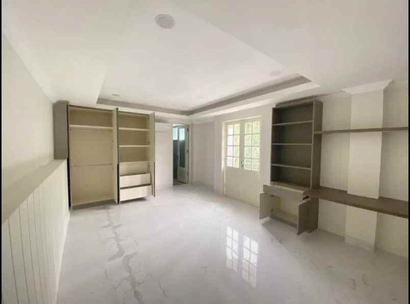 rumah baru tanah luas modrn klasik dekat pondok indah