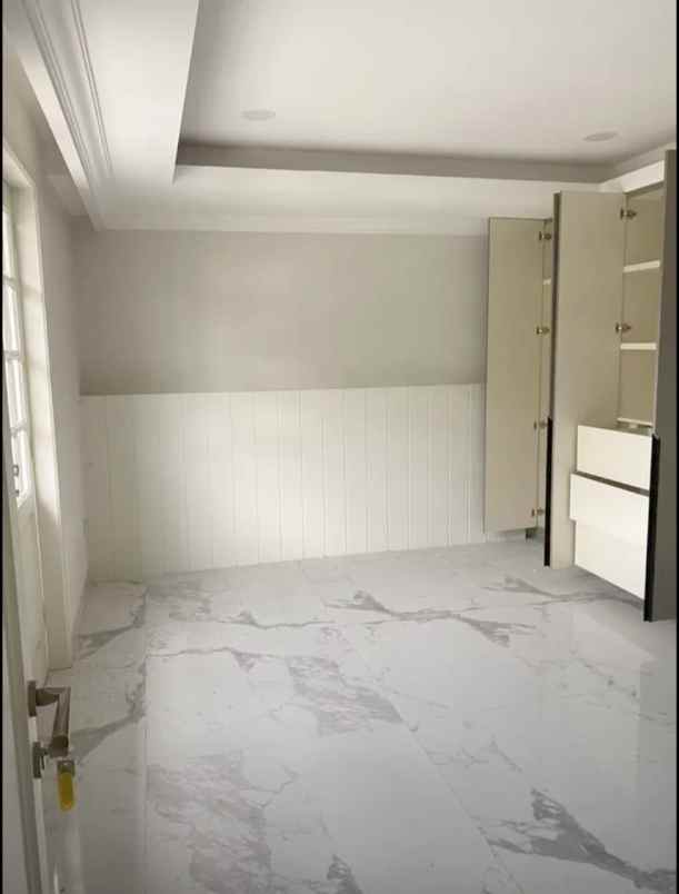 rumah baru tanah luas modrn klasik dekat pondok indah