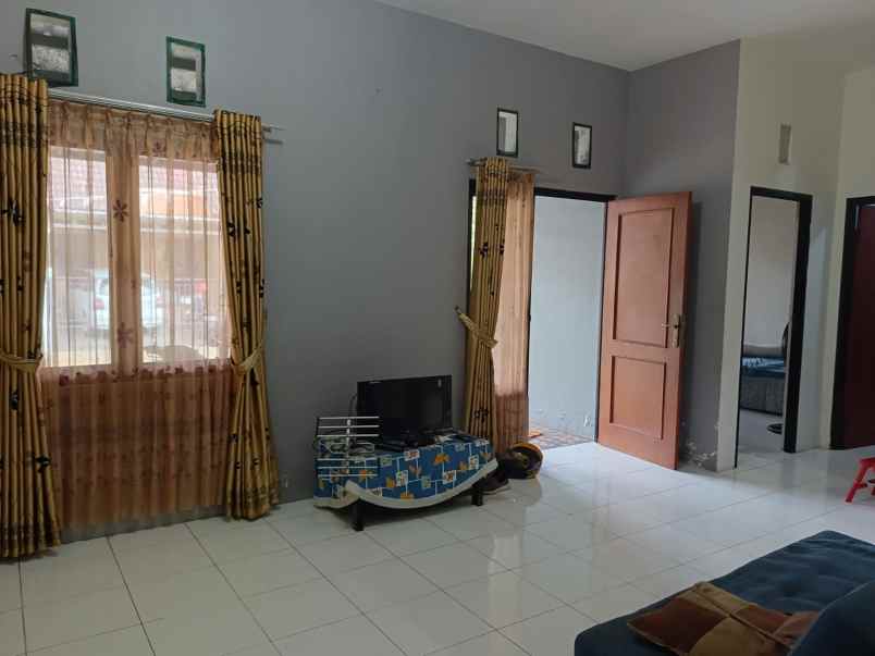 rumah dalam perumahan sawangan permai depok