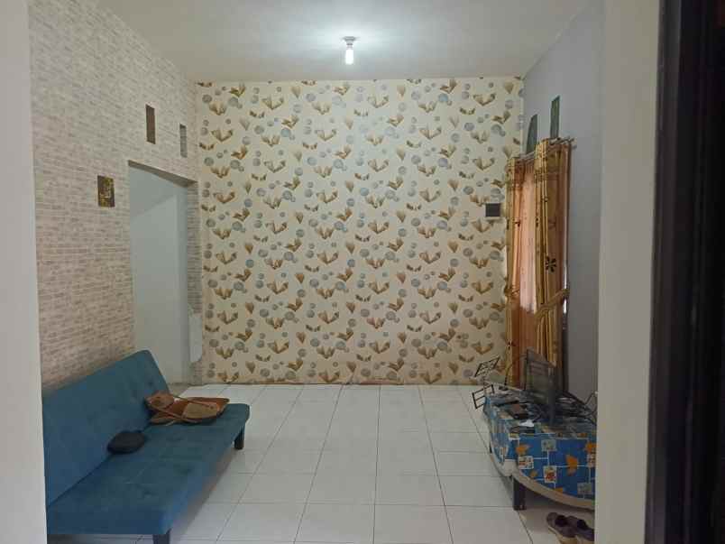 rumah dalam perumahan sawangan permai depok