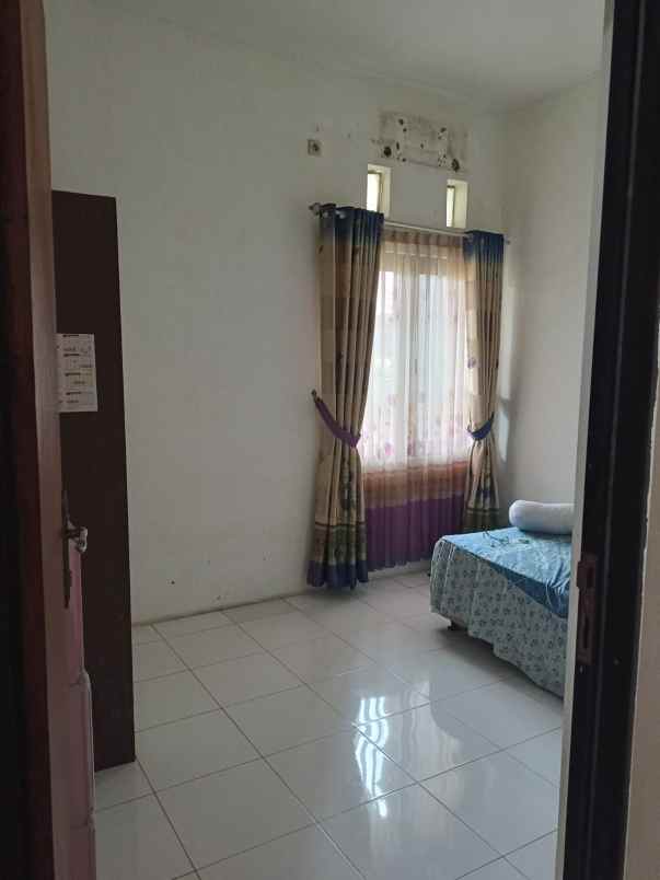 rumah dalam perumahan sawangan permai depok