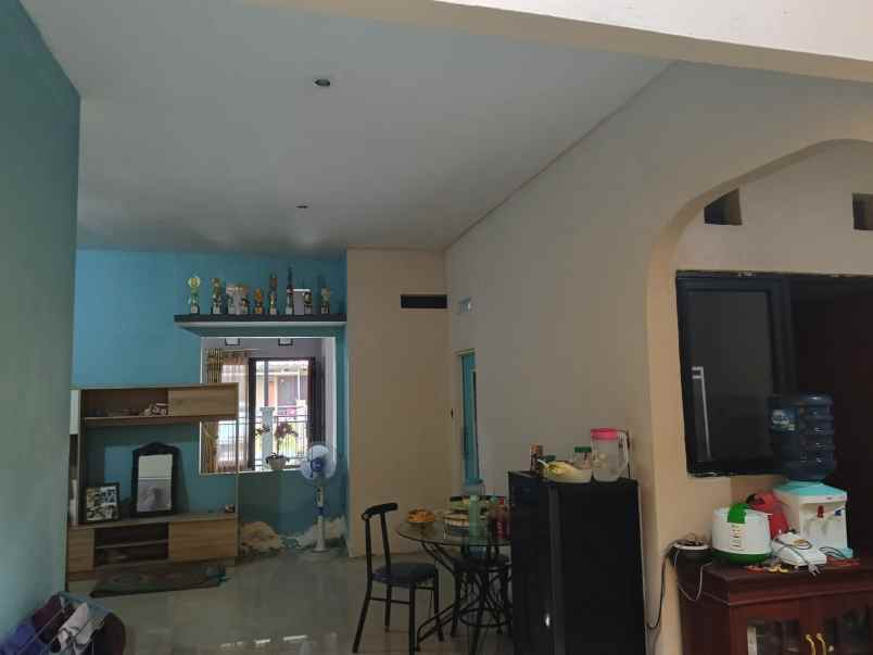 rumah dalam perumahan sawangan permai depok