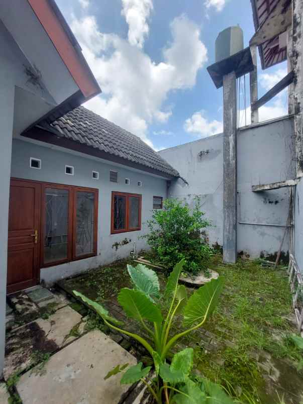 rumah dalam perumahan strategis di seturan