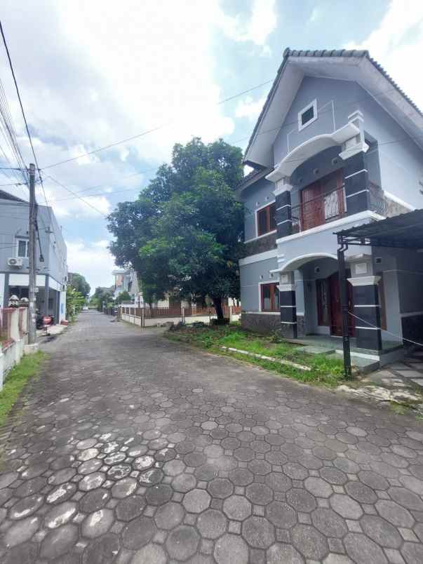 rumah dalam perumahan strategis di seturan