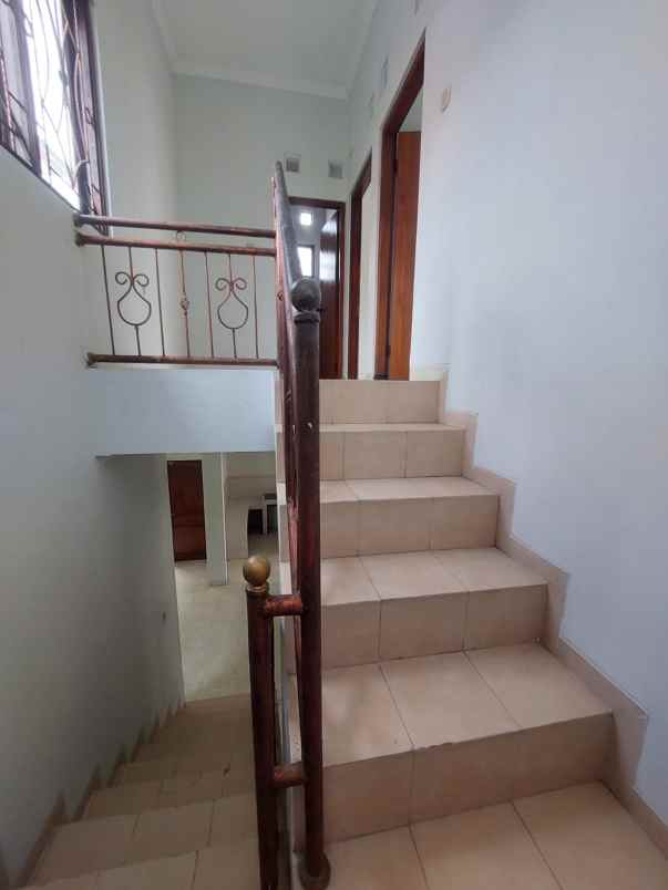 rumah dalam perumahan strategis di seturan