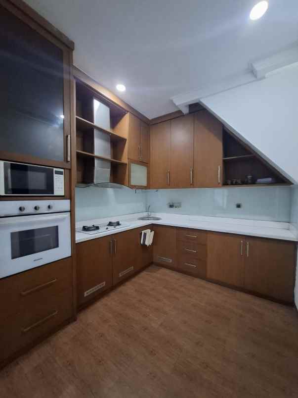 rumah hook dalam cluster jaka mulya bekasi selatan