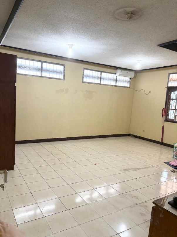 rumah hook di kavling dki pondok kelapa jakarta timur