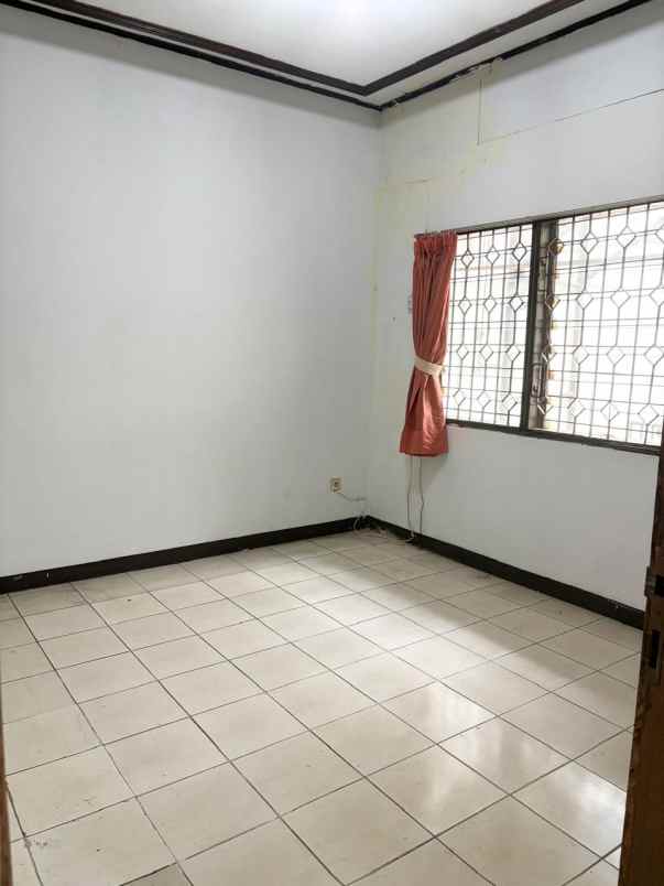 rumah hook di kavling dki pondok kelapa jakarta timur