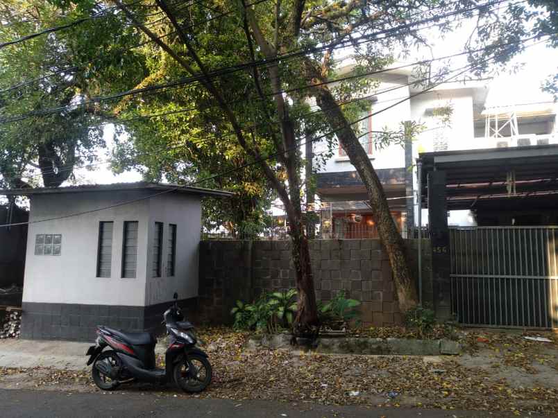 Rumah Ada Kolam Renang Pribadi Di Lebak Bulus Jakarta Selatan