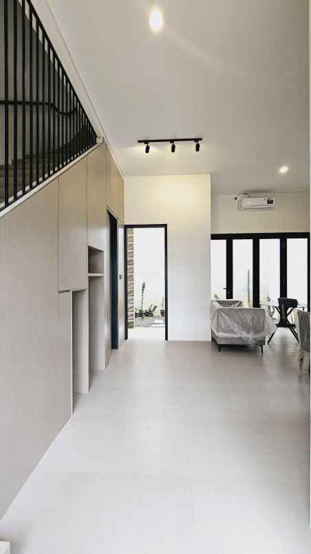 rumah mewah 3 lantai di cipayung jakarta timur