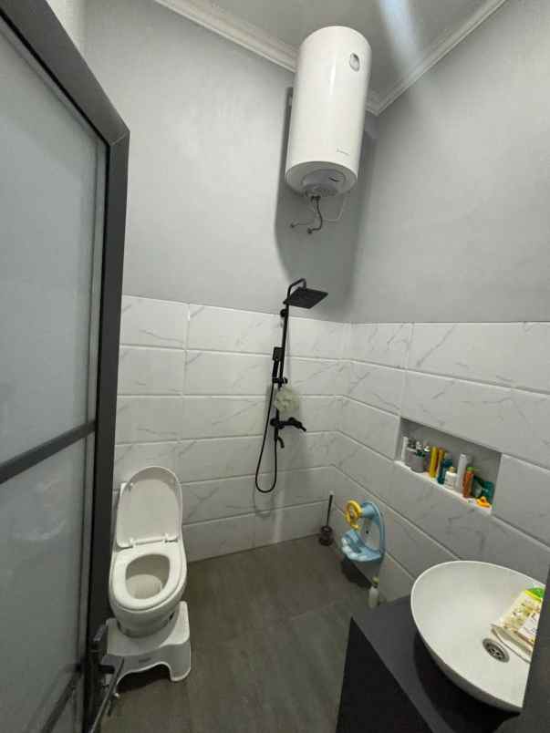 rumah mewah bangunan baru siap huni jaten karanganyar