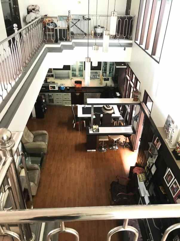 rumah mewah pinggir jalan cocok tuk usaha di galaxy