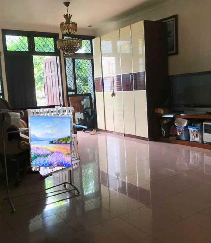 rumah mewah pinggir jalan cocok tuk usaha di galaxy