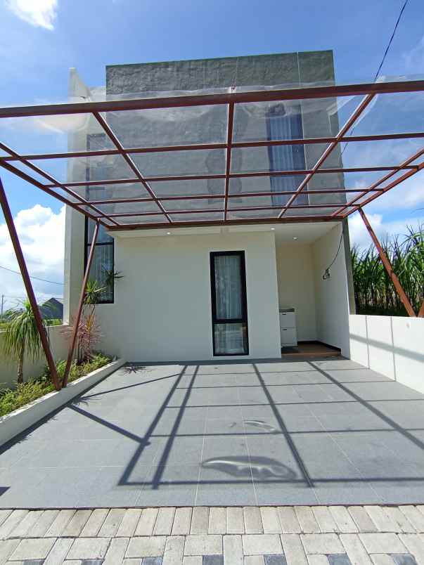 rumah minimalis 2 lantai lokasi dekat sukun