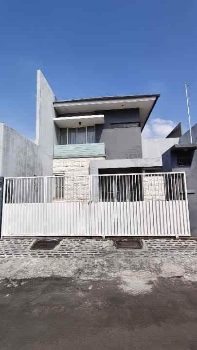 rumah minimalis darmo surabaya row 2 5 mobil