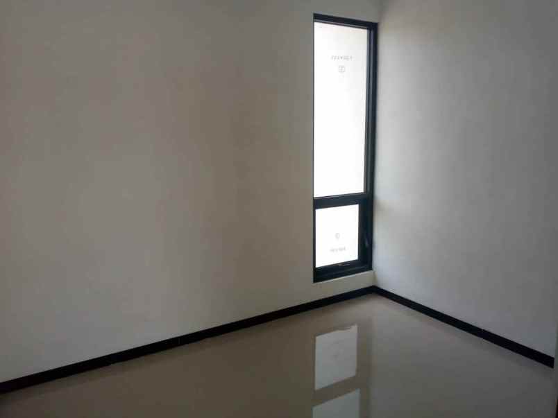 rumah modern 2 lantai 300 juta an di sukun malang