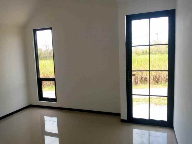 rumah modern 2 lantai 300 juta an di sukun malang