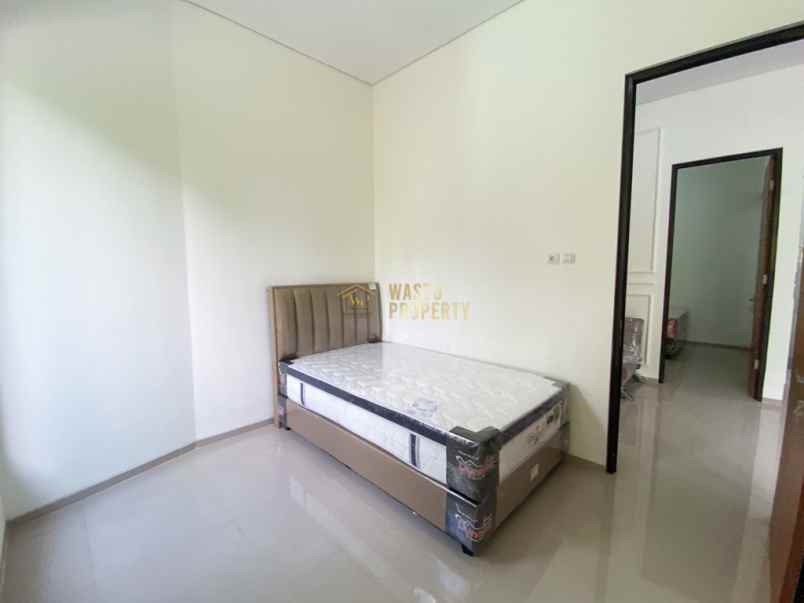 rumah modern siap huni semi furnish di dekat uii