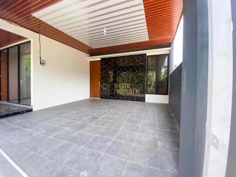 rumah modern siap huni semi furnish di dekat uii